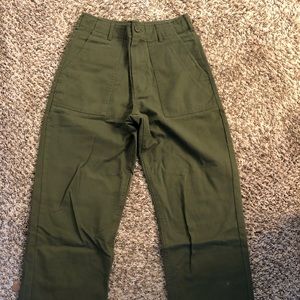 High waisted army color pants!